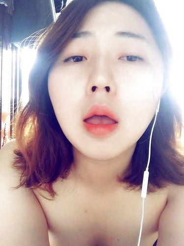 Cute Asian college girl’s horny sex and naked photos leaked