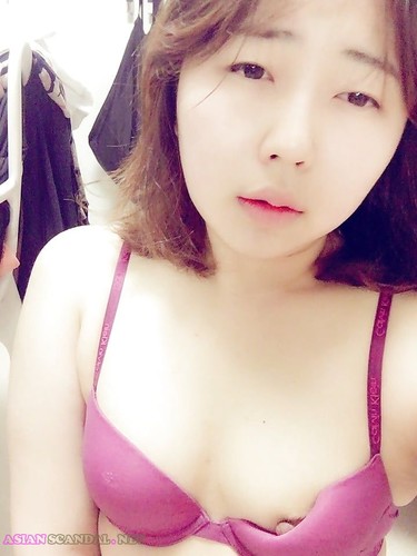 Cute Asian college girl’s horny sex and naked photos leaked