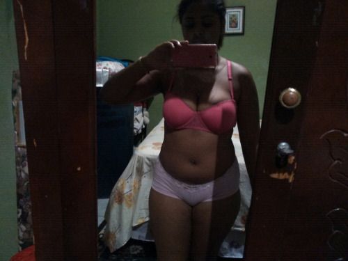 Chubby Kerala Girl In Oman Nude Exposing Huge Melons _001.jpg