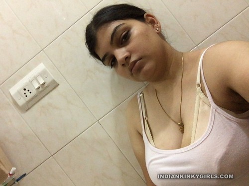 Chubby College Girl Topless Showing Huge Boobs | Indian Nude Girls