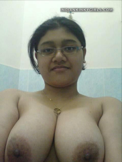 Pakistani Teen Showing Beautiful Big Breasts Selfies _004.jpg