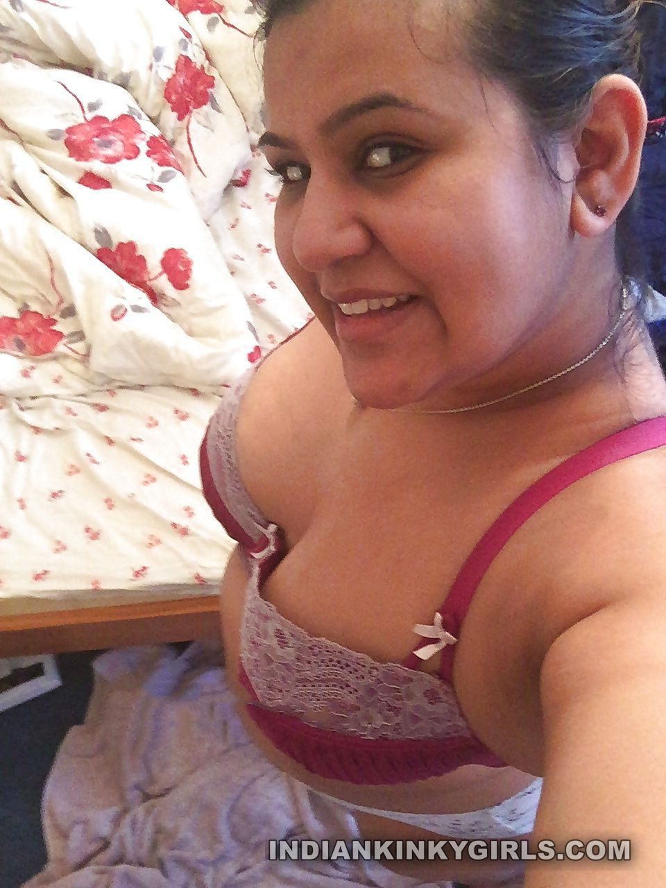 Tharki Anju Aunty Big Boobs Posing Selfies Leaked _002.jpg