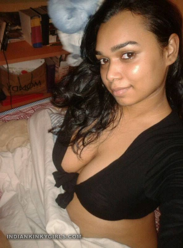 Sexy Indian Girl Showing Hot Ass and Breasts Pics .jpg