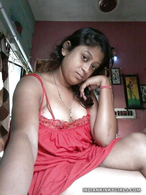 Tamil Wife Showing Sexy Boobs In Topless Photos .jpg
