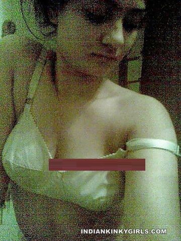 Sexy Indian Teen Hot Topless Selfies Leaked _001.jpg
