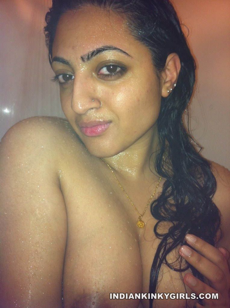 Amazing Indian Hot Girlfriend Nude Showing Glorious Boobs_003.jpg