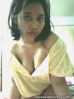 Hot Bangla Teen Nude Showing Glorious Boobs.jpg