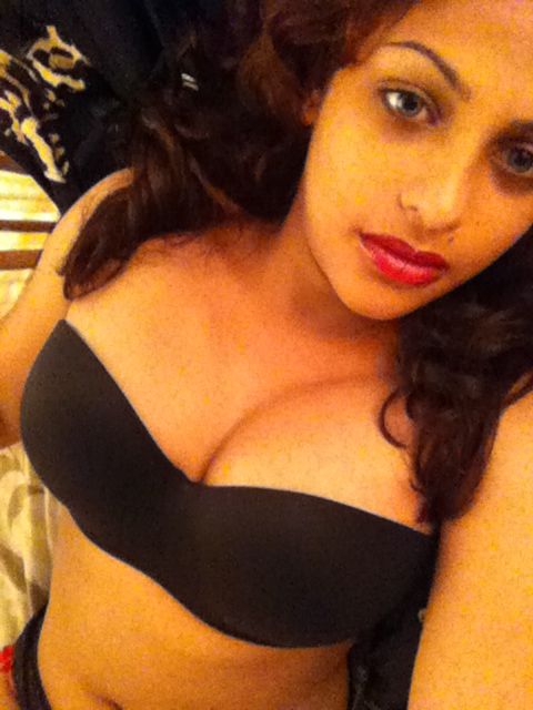 Mumbai Model leaked nude Selfies Online _002.jpg