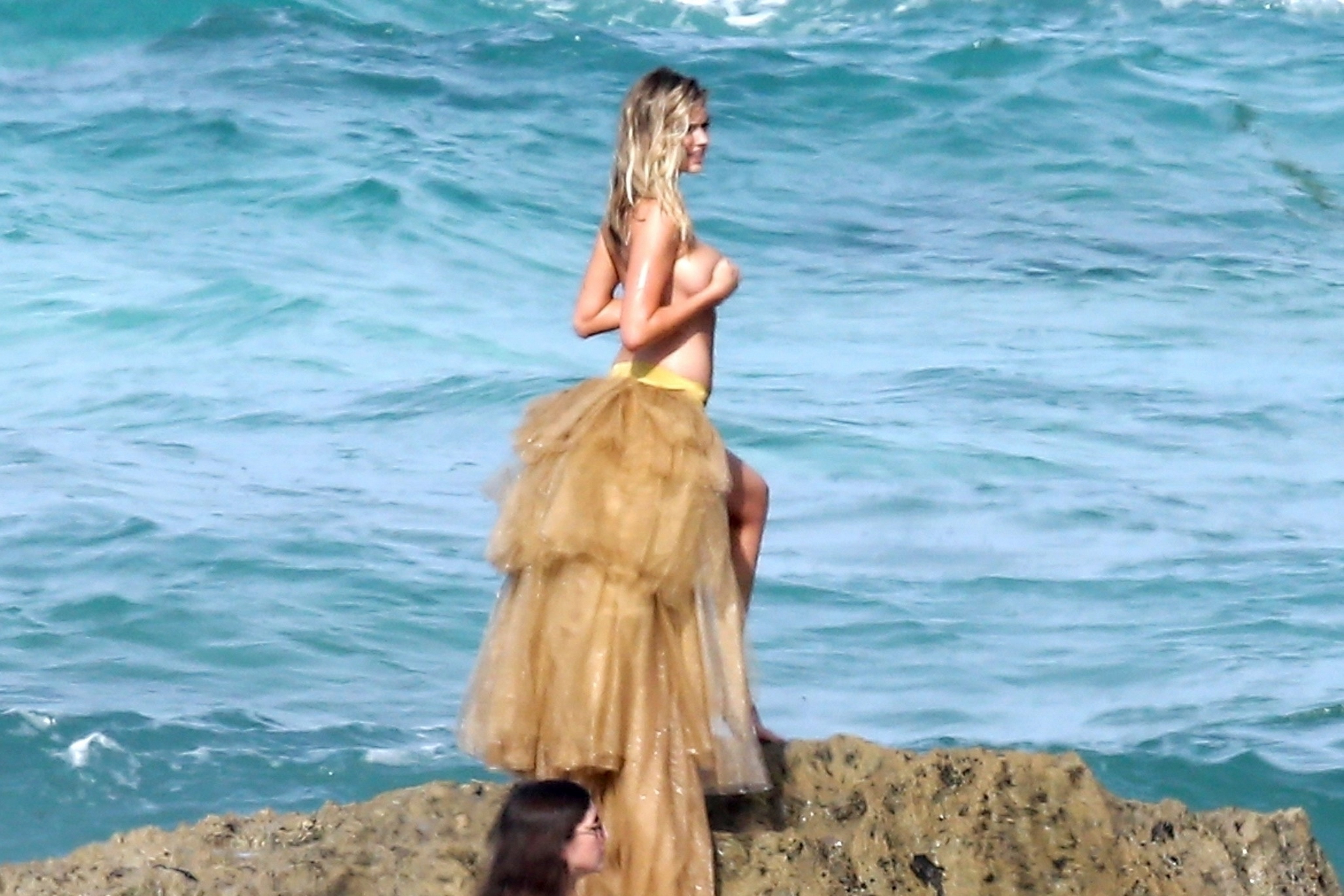 Kate Upton topless tini bikini photoshoot for Sports Illustrated Swimsuit in Aruba 38x MQ photos 29.jpg