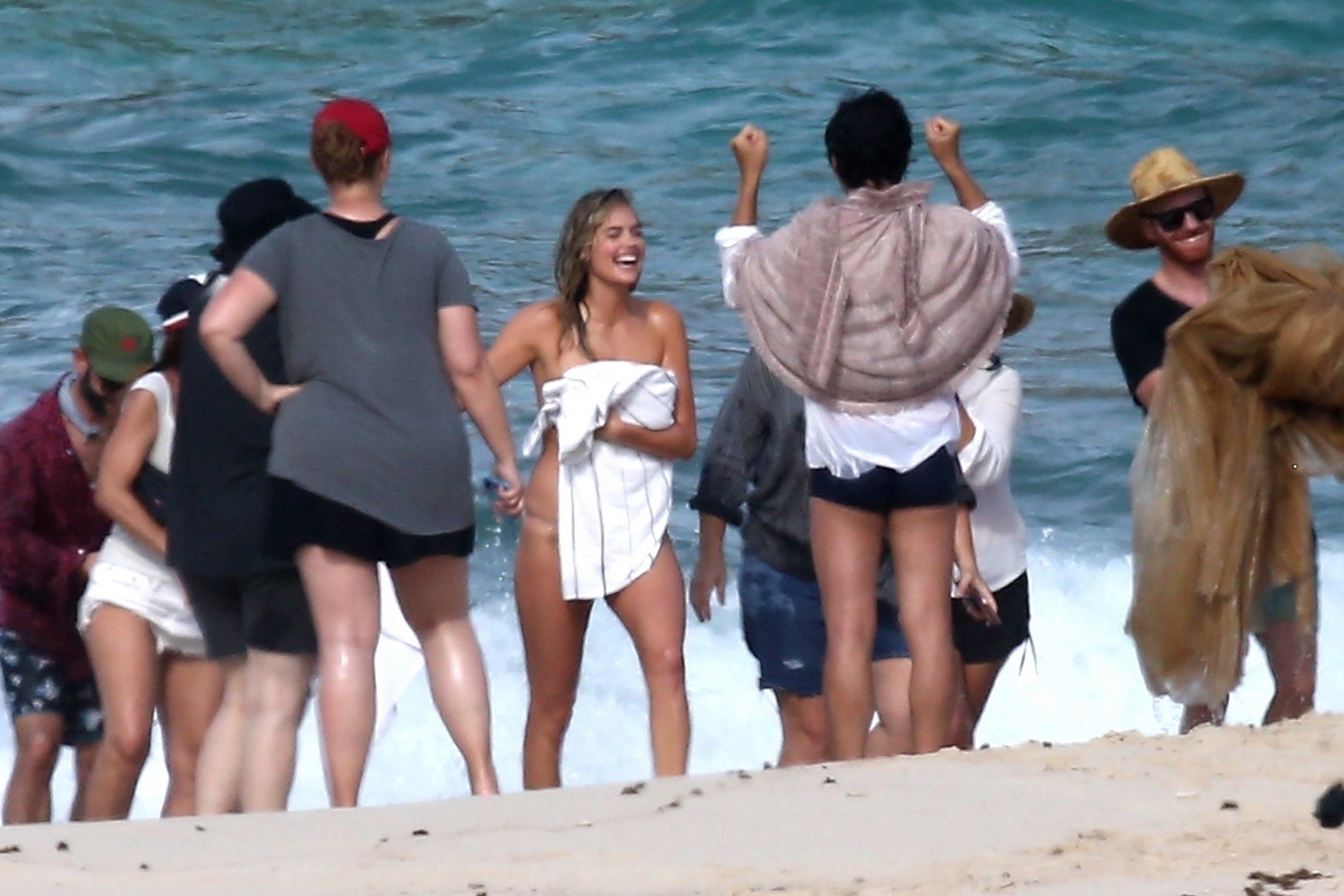 Kate Upton topless tini bikini photoshoot for Sports Illustrated Swimsuit in Aruba 38x MQ photos 36.jpg