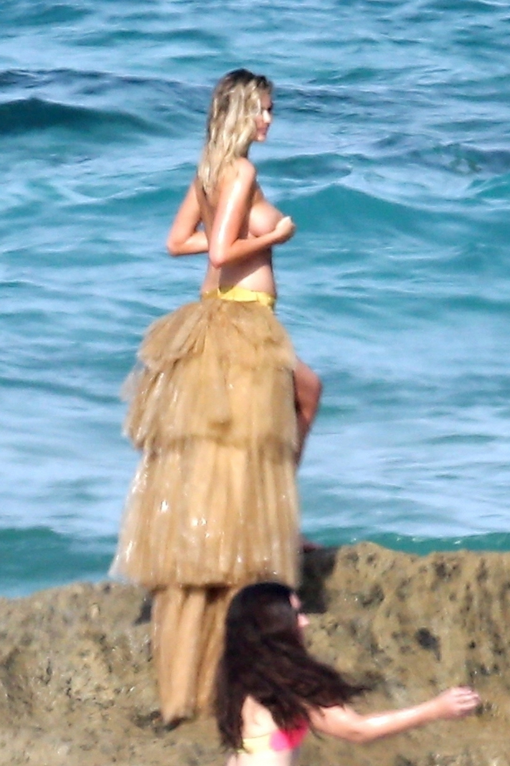 Kate Upton topless tini bikini photoshoot for Sports Illustrated Swimsuit in Aruba 38x MQ photos 16.jpg