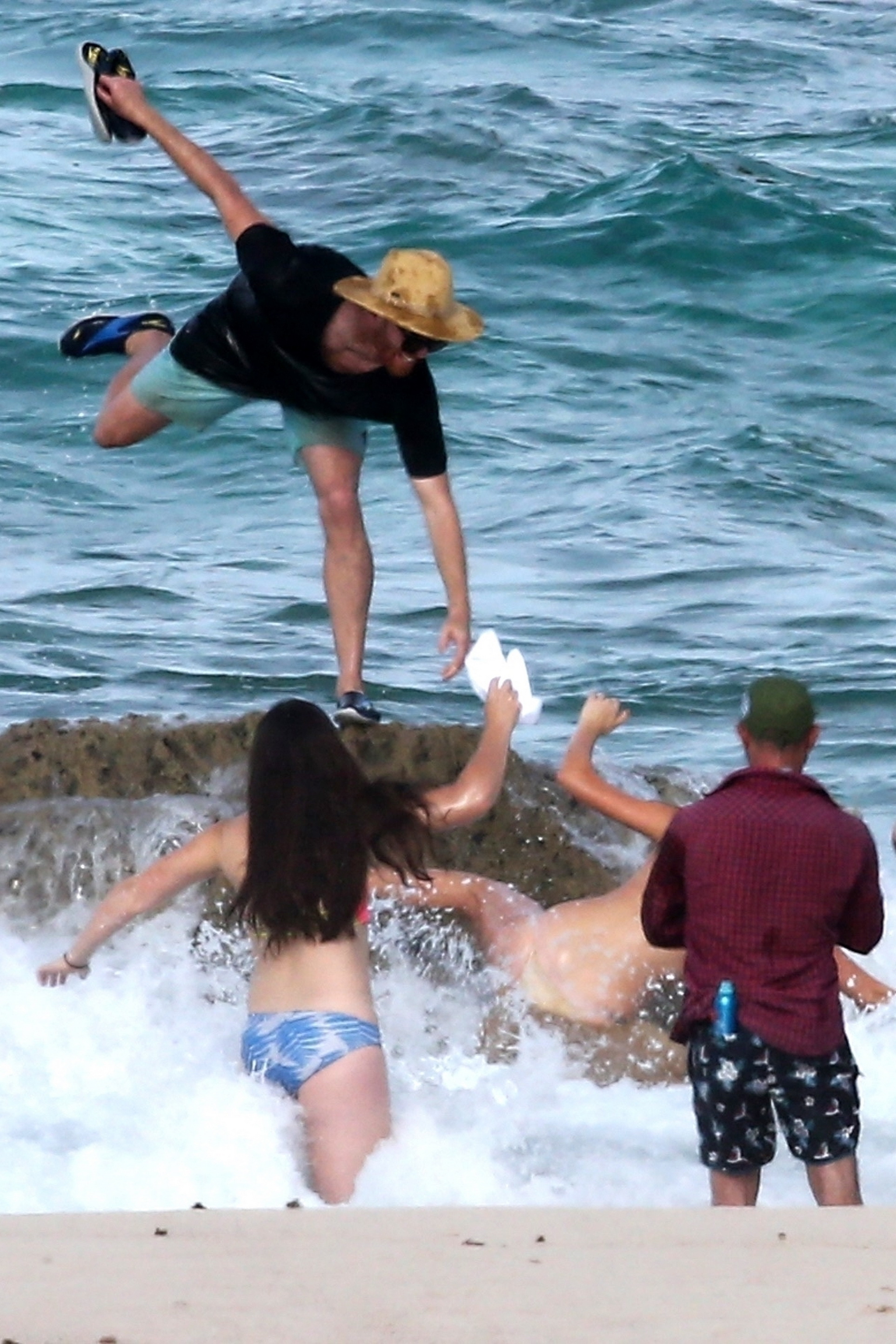 Kate Upton topless tini bikini photoshoot for Sports Illustrated Swimsuit in Aruba 38x MQ photos 19.jpg