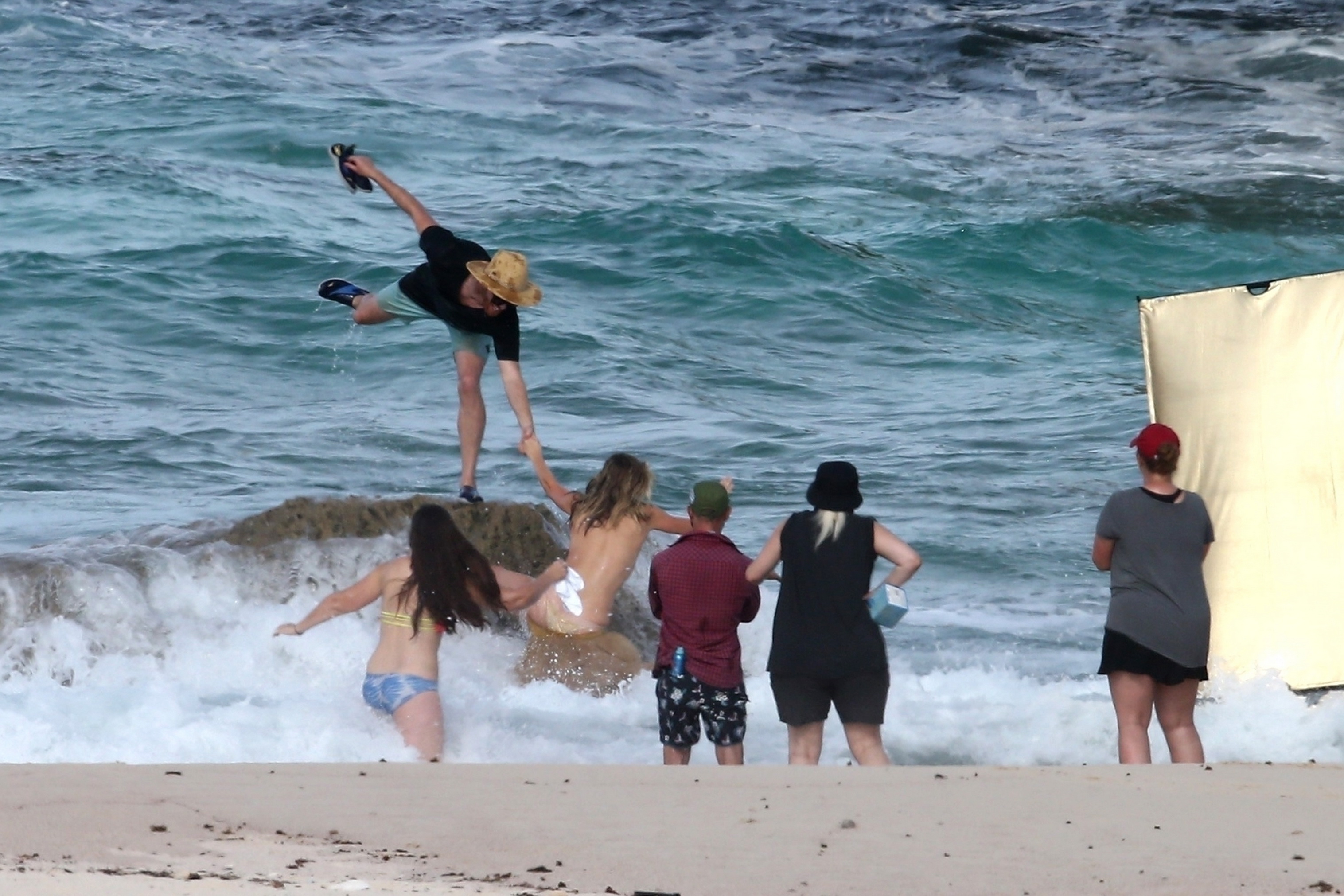 Kate Upton topless tini bikini photoshoot for Sports Illustrated Swimsuit in Aruba 38x MQ photos 39.jpg