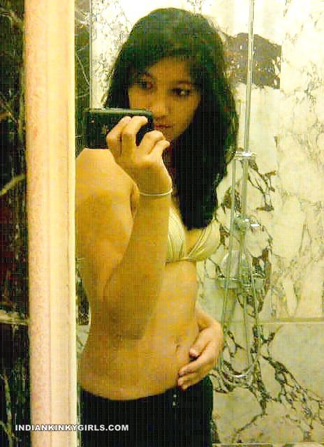 Stylish Delhi Girl Supriya Nude Selfies _001.jpg