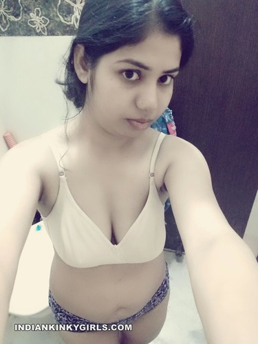 Indian College Girl - Amateur Indian College Girl Nude Selfies Leaked | Indian ...