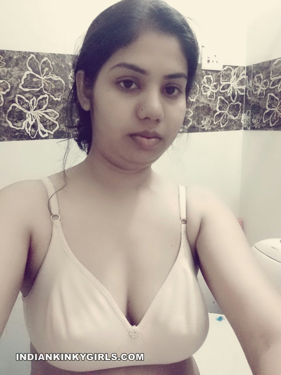 Amateur Indian College Girl Nude Selfies Leaked .jpg