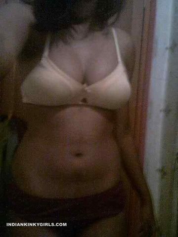 Geeky Tamil Girl Nude Selfies Exposing Tits Leaked _005.jpg