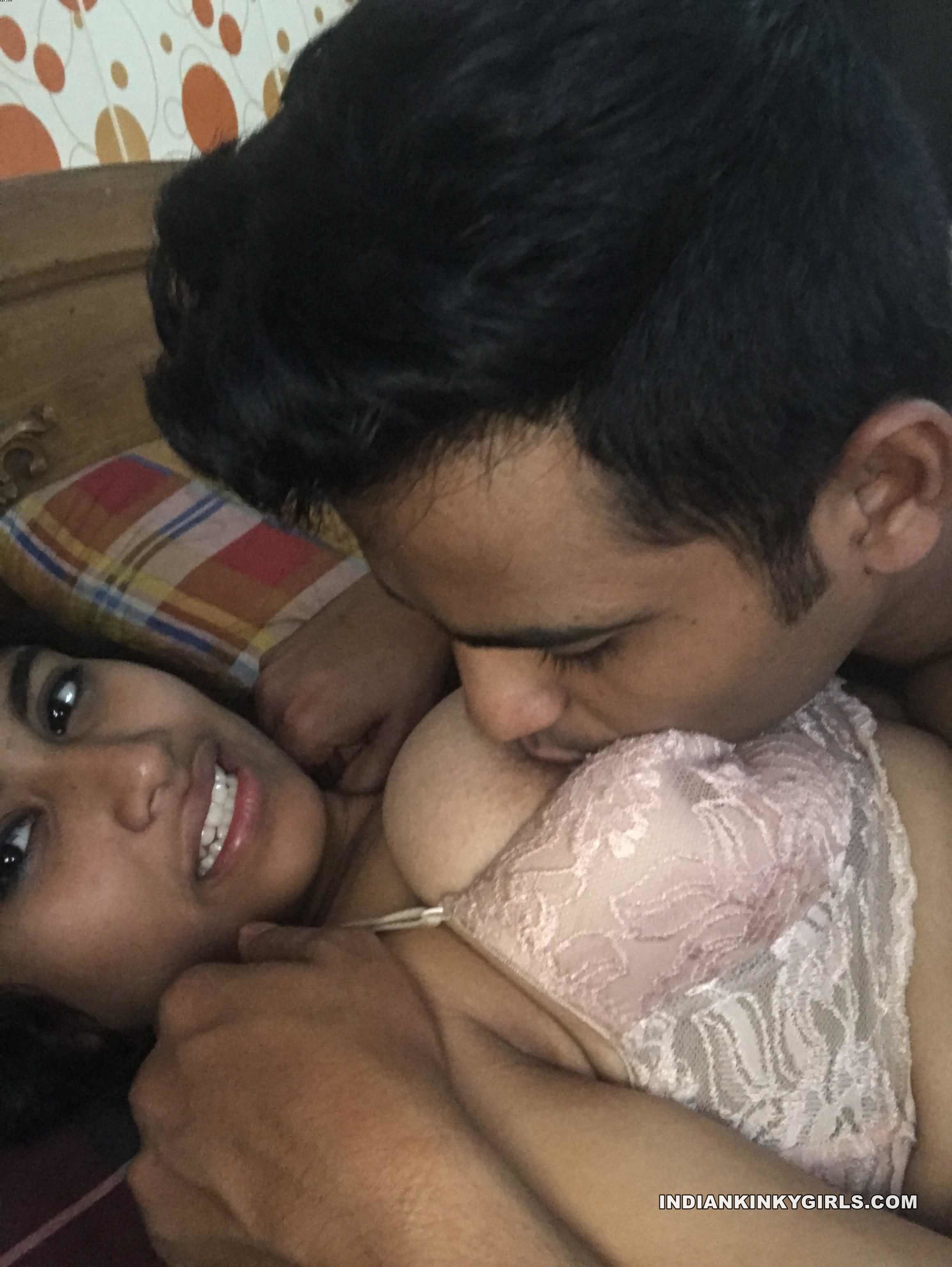 Private Photos Of Indian College Lovers Leaked _007.jpg