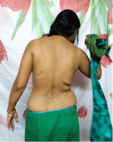 Bhojpuri Hot Sexy Bhabhi Wearing Green Saree Picture