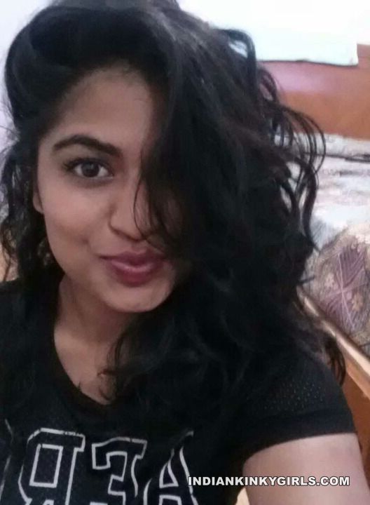 Naughty Meerut Girlfriend Showing Lovely Boobs Selfie_2.jpg