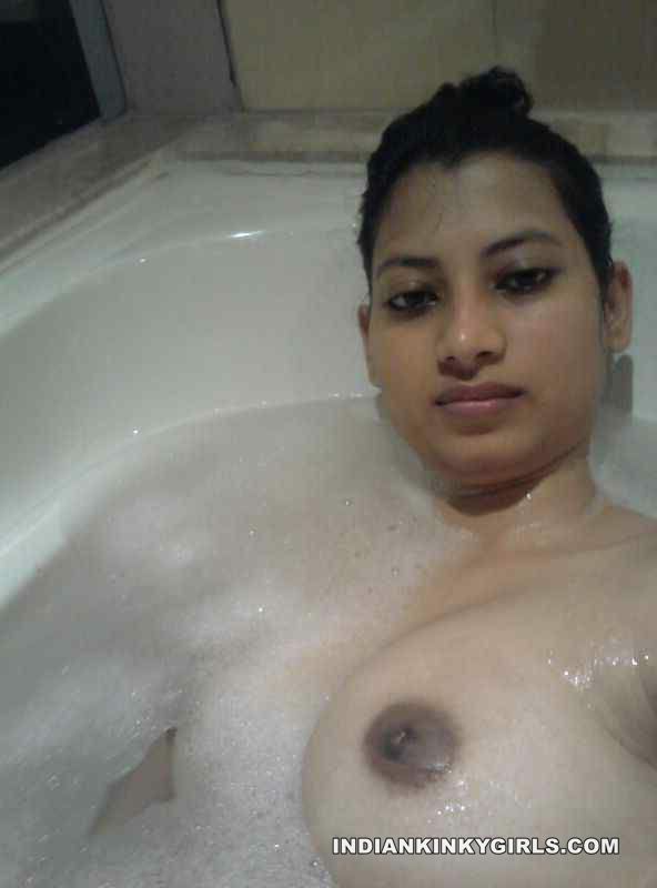 Bangalore Sexy Girl Taking Nude Selfies in Bathtub _005.jpg