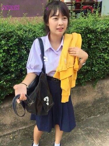 18 岁美丽泰国青少年自制视频和图片泄露