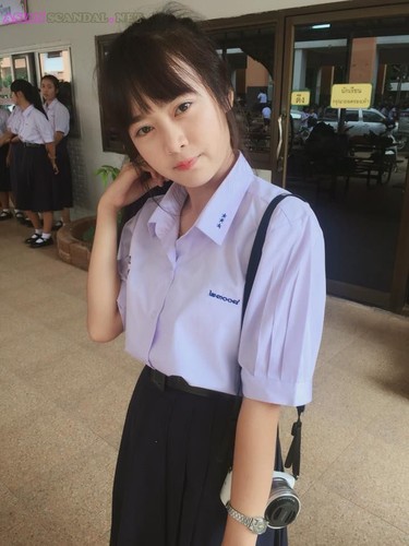 18-летняя красивая таиландская тинка слила домашнее видео и фото