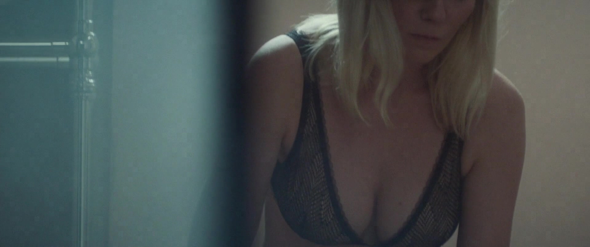 Kirsten Dunst - Woodshock 1080p BluRay 0722.jpg