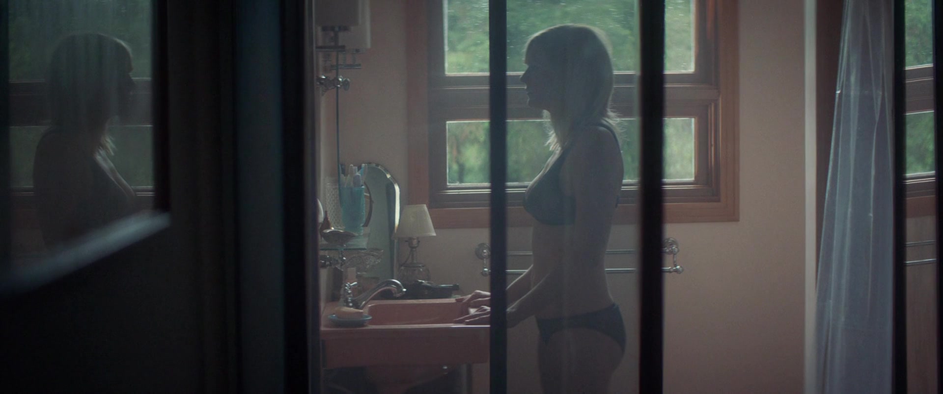 Kirsten Dunst - Woodshock 1080p BluRay 0010.jpg
