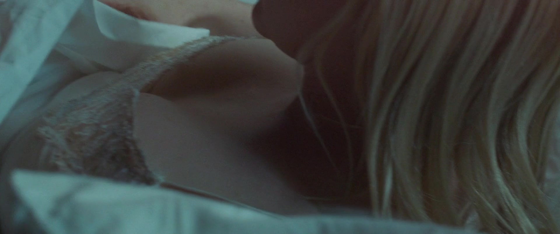 Kirsten Dunst - Woodshock 1080p BluRay 1421.jpg
