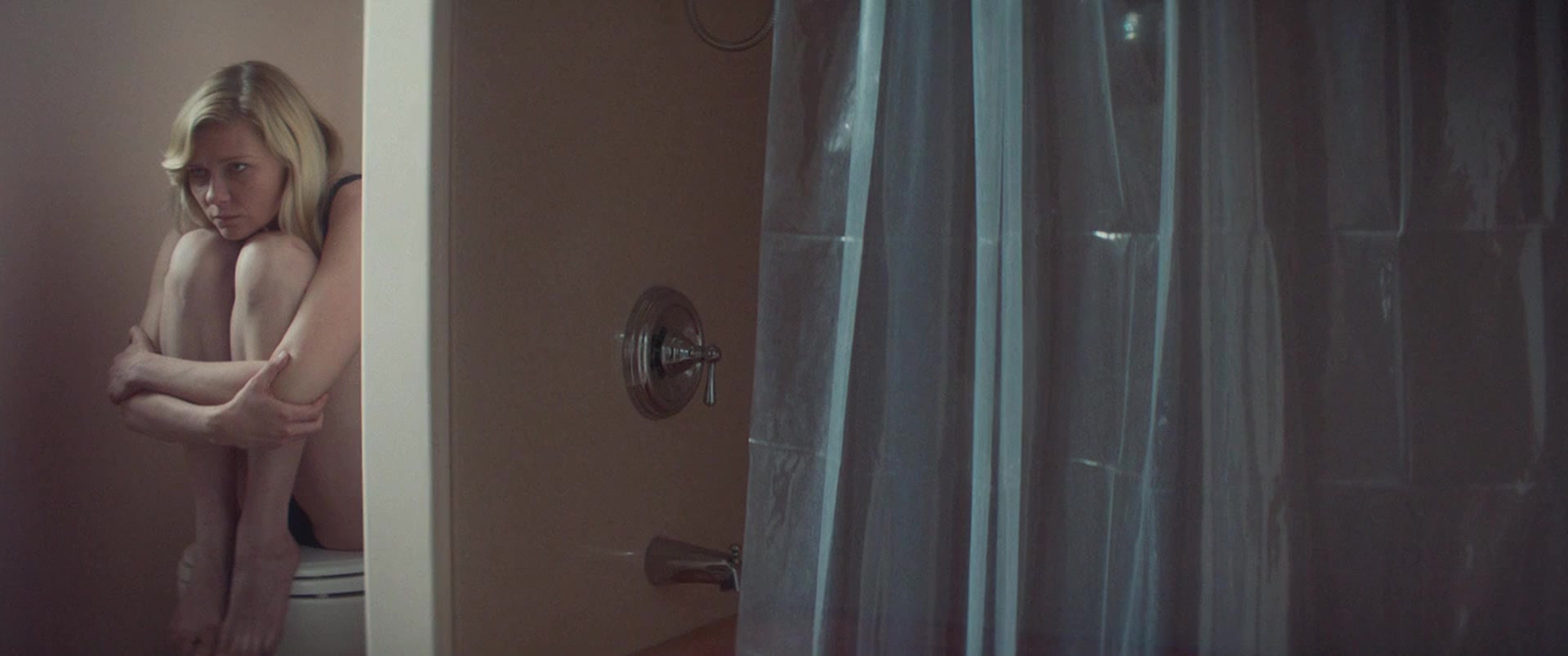 Kirsten Dunst - Woodshock 1080p BluRay 0097.jpg