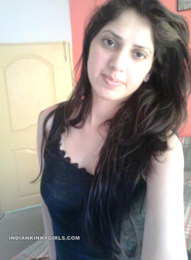 Pretty Punjabi Girl Naked Selfies Leaked By Bf_001.jpg