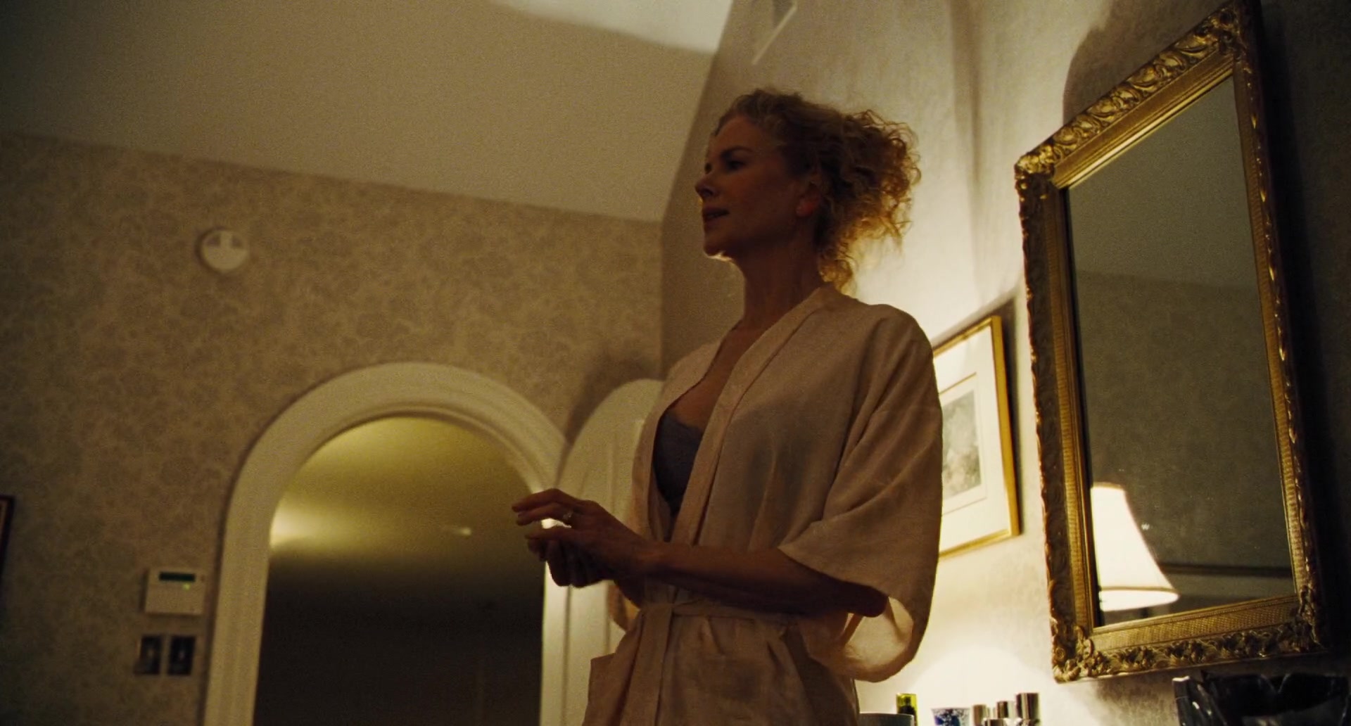Nicole Kidman, Alicia Silverstone - The Killing of a Sacred Deer 1080p 065.jpg