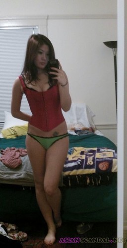 18 Year old Nude Booty Shake Selfie Asian Girl