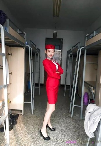 Asistentes de vuelo chinos de 19 años follan en uniforme
