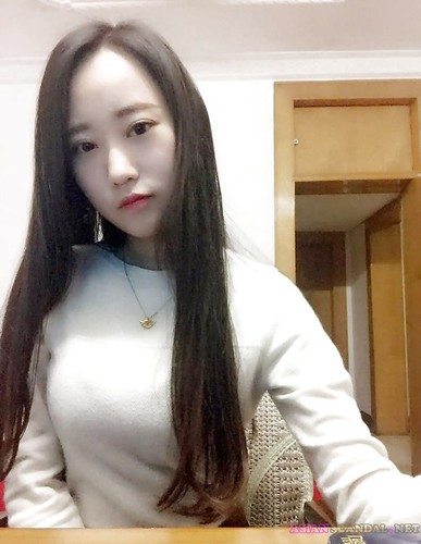 19 Jahre alte chinesische Flugbegleiterin wird in Uniform gefickt