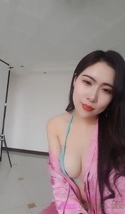 Chinese Singaporean Girlfriend Shows Boobs In Bikini