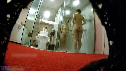 美麗的亞洲女孩在更衣室廣告中裸體被發現 9