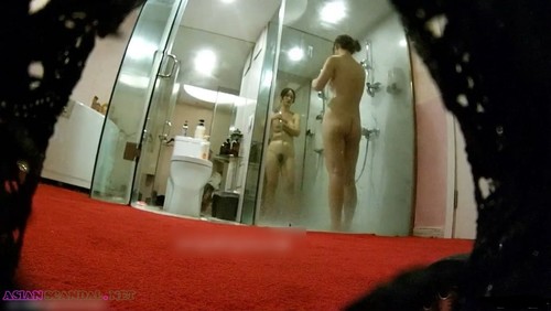 Schöne asiatische Mädchen nackt in der Werbung für Umkleidekabinen erwischt 9
