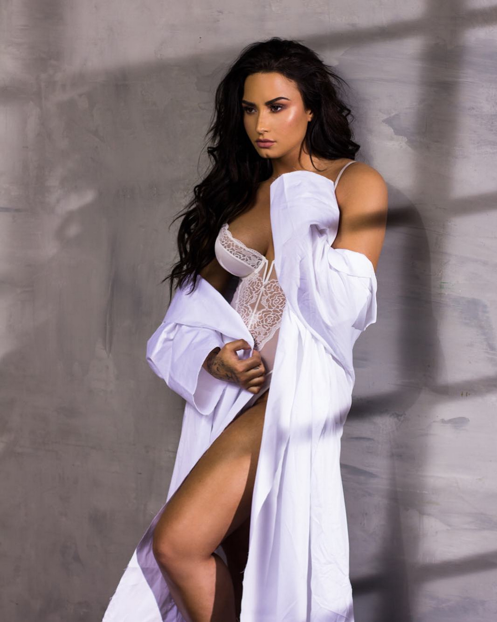 Demi Lovato big boobs in sexy lingerie 2x HQ photos 3.jpg