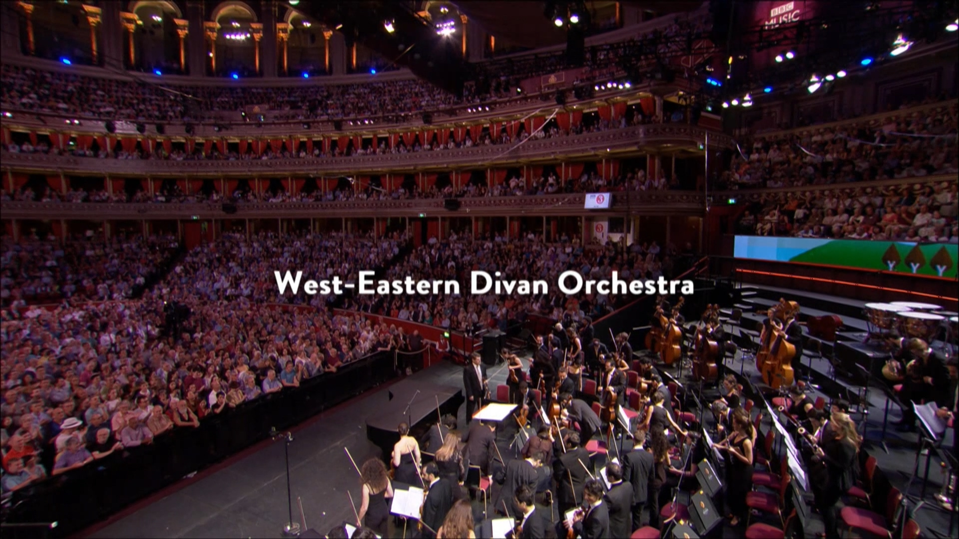 00000.m2ts(BBC Proms 2016.Martha Argerich, West-Eastern Divan Orchestra, Daniel Barenboim.2018.BD1080i)_20180430_180432.979.jpg