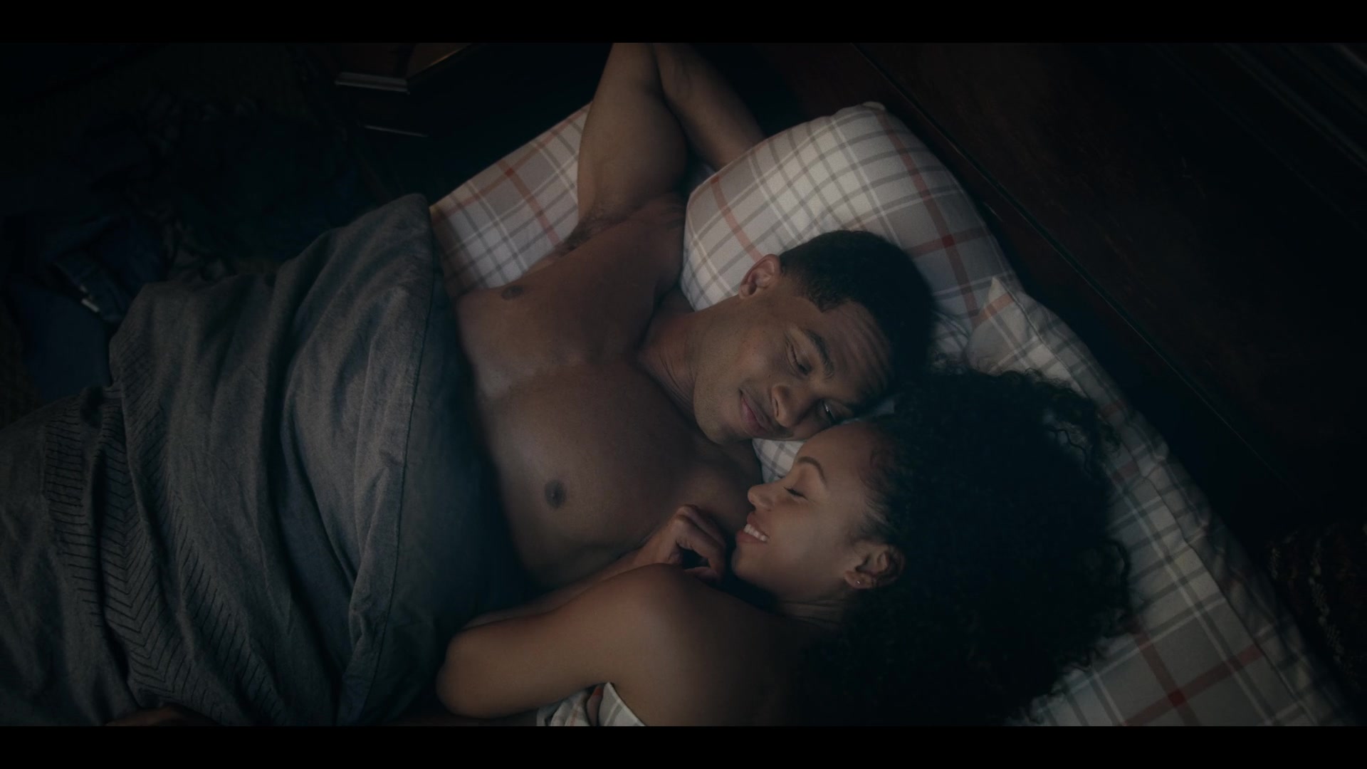 Caitlin Carver, Logan Browning - Dear White People S02 E07 1080p 177.jpg