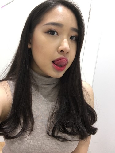 Chinesisch-kanadisches Mädchen Chan Ann Jessica zeigt Titten