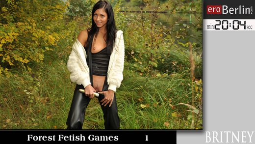 eroberlin_britney-1_forest-fetish-games-520.jpg