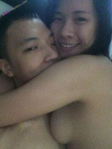 Симпатичная вьетнамская девушка Ле Зуй Нгуен Линь трахается с сингапурским мужчиной
