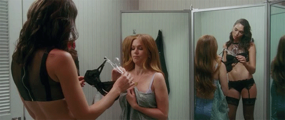 Isla Fisher, Gal Gadot - Keeping Up with the Joneses 5.gif