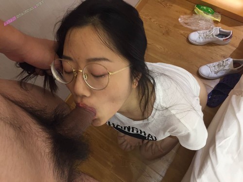 性感的亚洲女友吮吸鸡巴直至高潮
