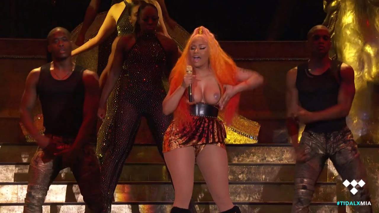 02-Nicki-Minaj-Tits-Slip-Boobs-Oops.jpg