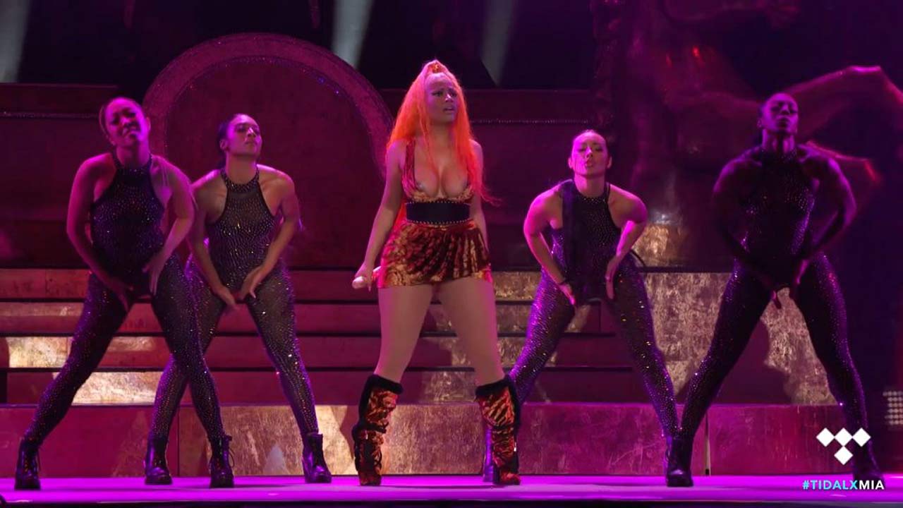 16-Nicki-Minaj-Tits-Slip-Boobs-Oops.jpg