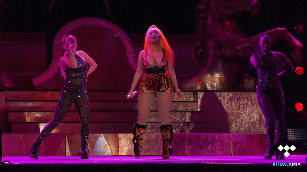 15-Nicki-Minaj-Tits-Slip-Boobs-Oops.jpg